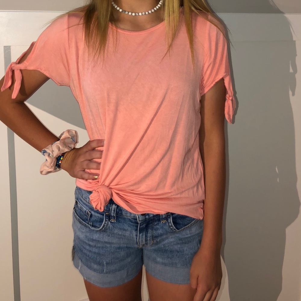 Old Navy top with tied sleeves